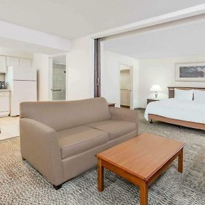 Queen Studio Suite Non-Smoking